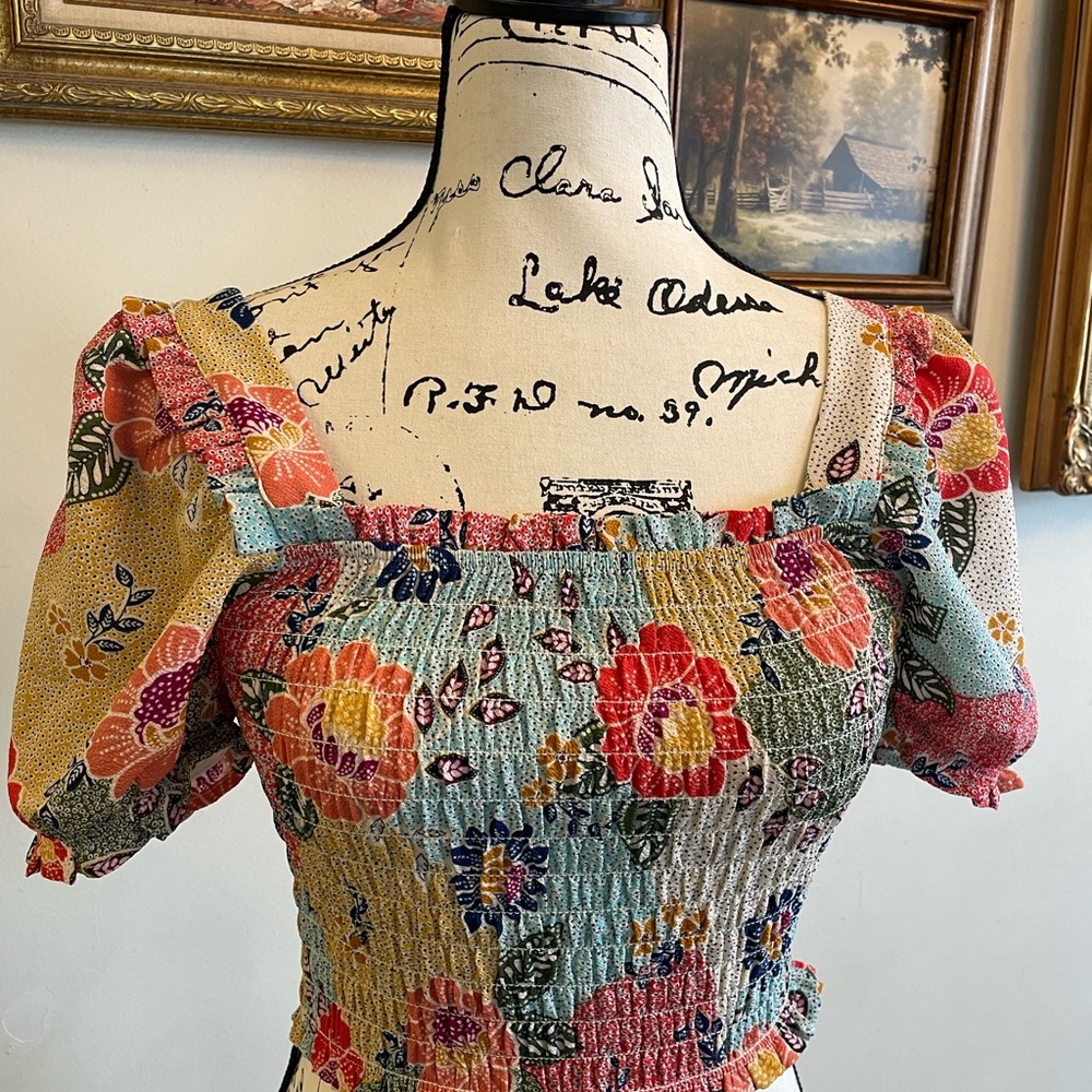 Floral Smocked Puff Sleeve crop Top size small